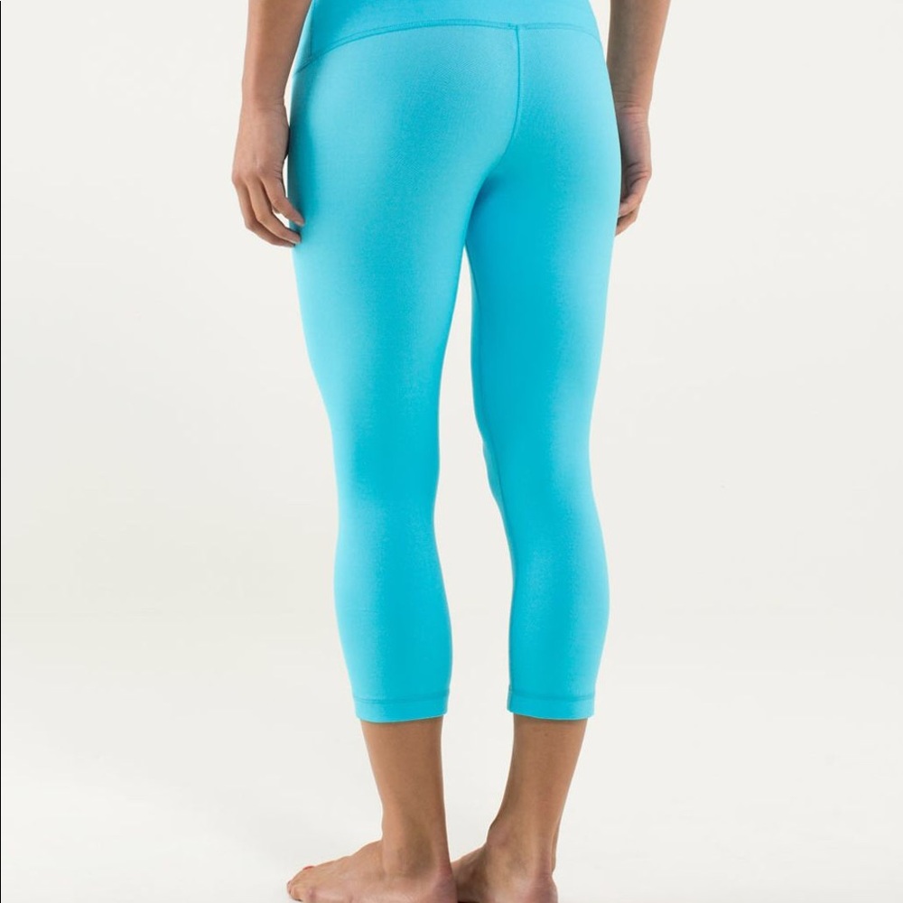Lululemon wunder under crop Denim/spry blue sz 4
